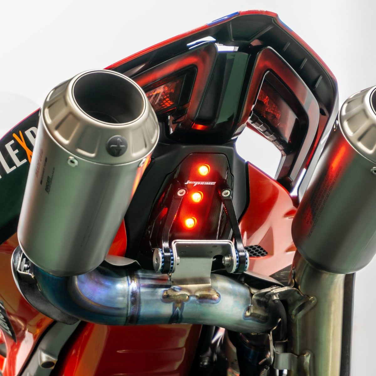 Stop spate racing + Akrapovič exhaust brackets kit Ducati Panigale V4 — Jetprime - imagine 5